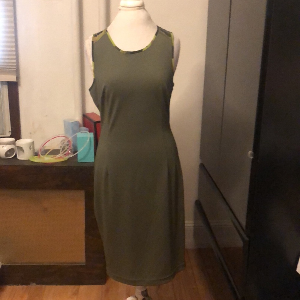 🆑FINAL PRICE‼️ Kardashian Kollection army green dress with camo pattern - Picture 3 of 4
